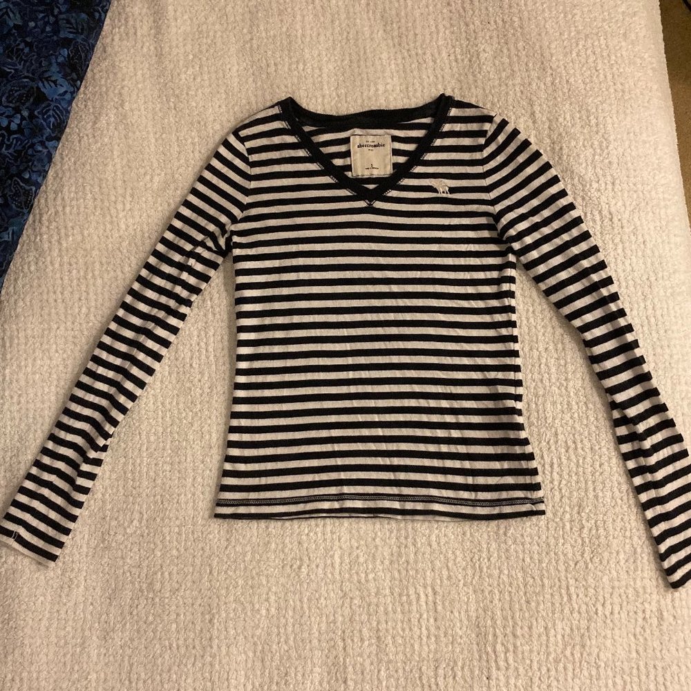 striped v-neck t-shirt